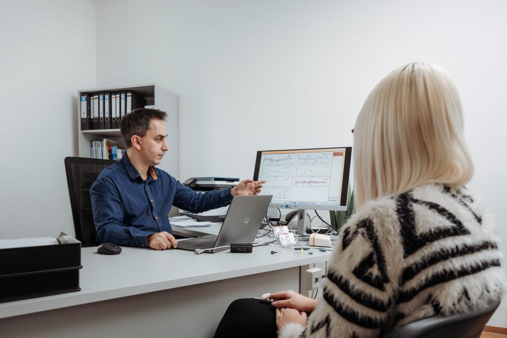 Biofeedback Sigmaringen – Therapie bei Stress, Angst & Migräne Das Biofeedback ist eine moderne Behandlung für Migräne, ADHS, Angst, Schlafstörungen & Stress. Erleben Sie mehr Selbstwirksamkeit. Jetzt informieren & Termin sichern!